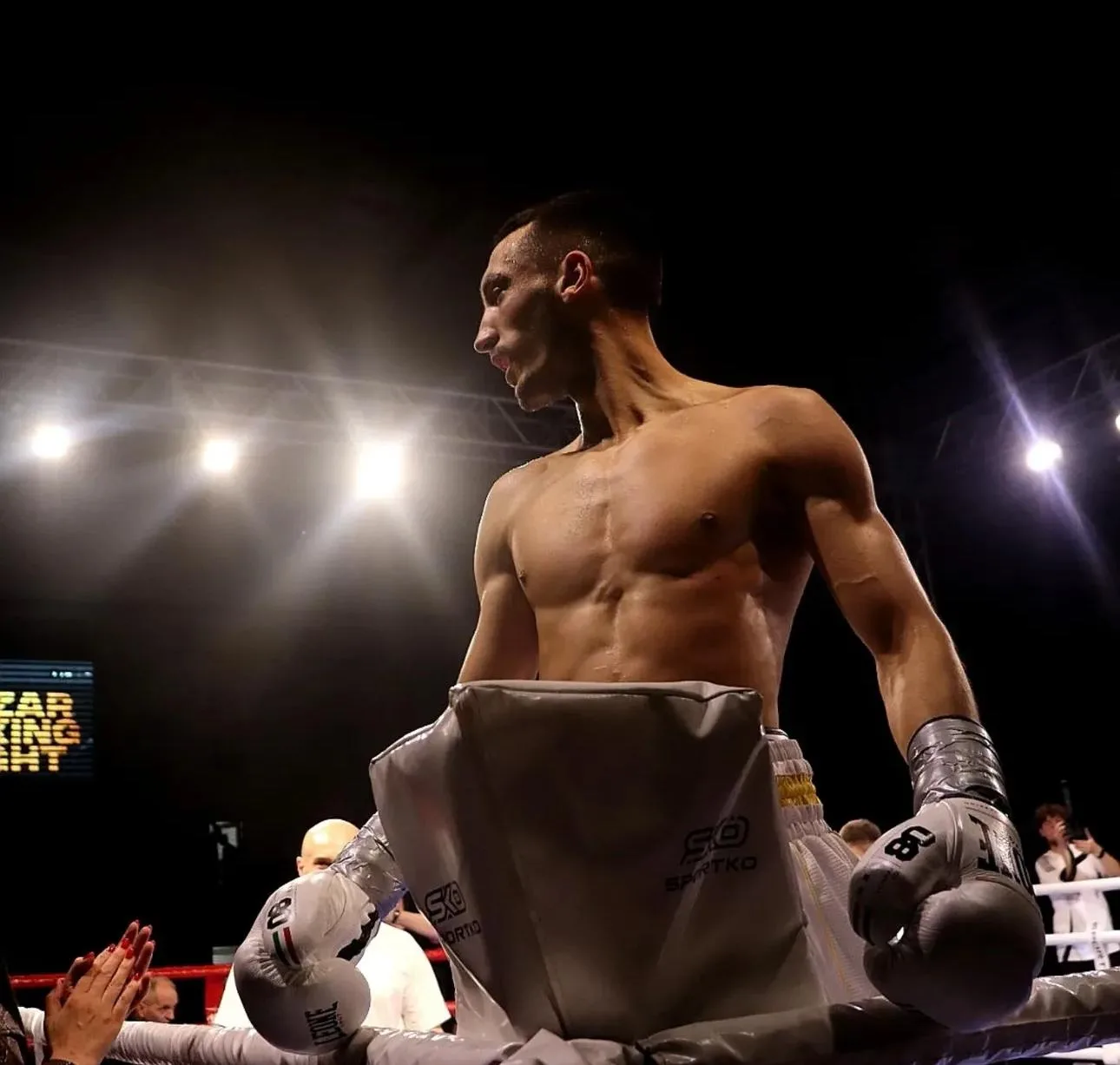 Ersan Gurdijeljac, profesionalni bokser iz Novog Pazara, u ringu na Pazar Boxing Night