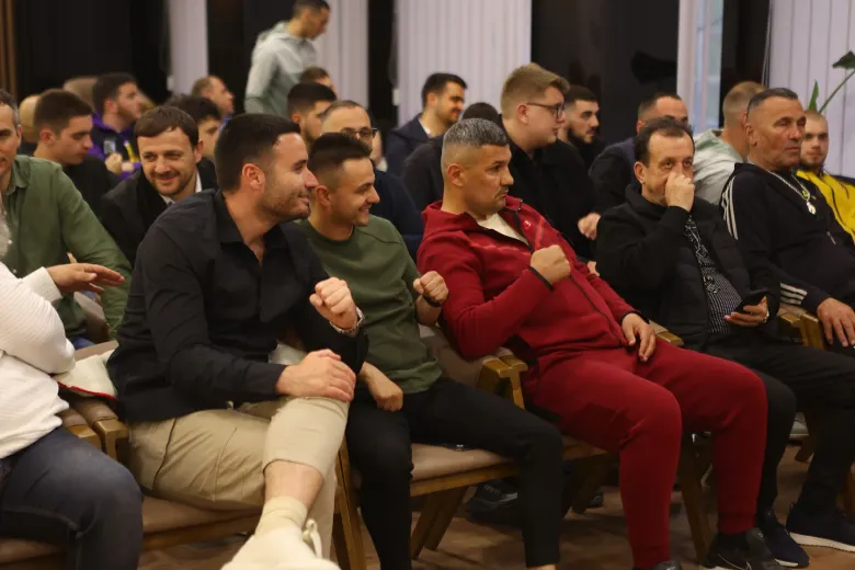 Publika na zvaničnom merenju pred Pazar Boxing Night
